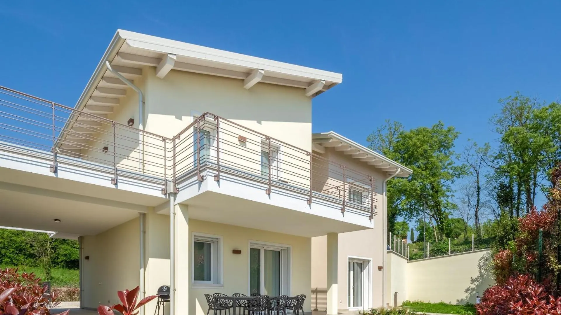 Luxury Villas Gardenia With Private Pool Паденге-суль-Гарда