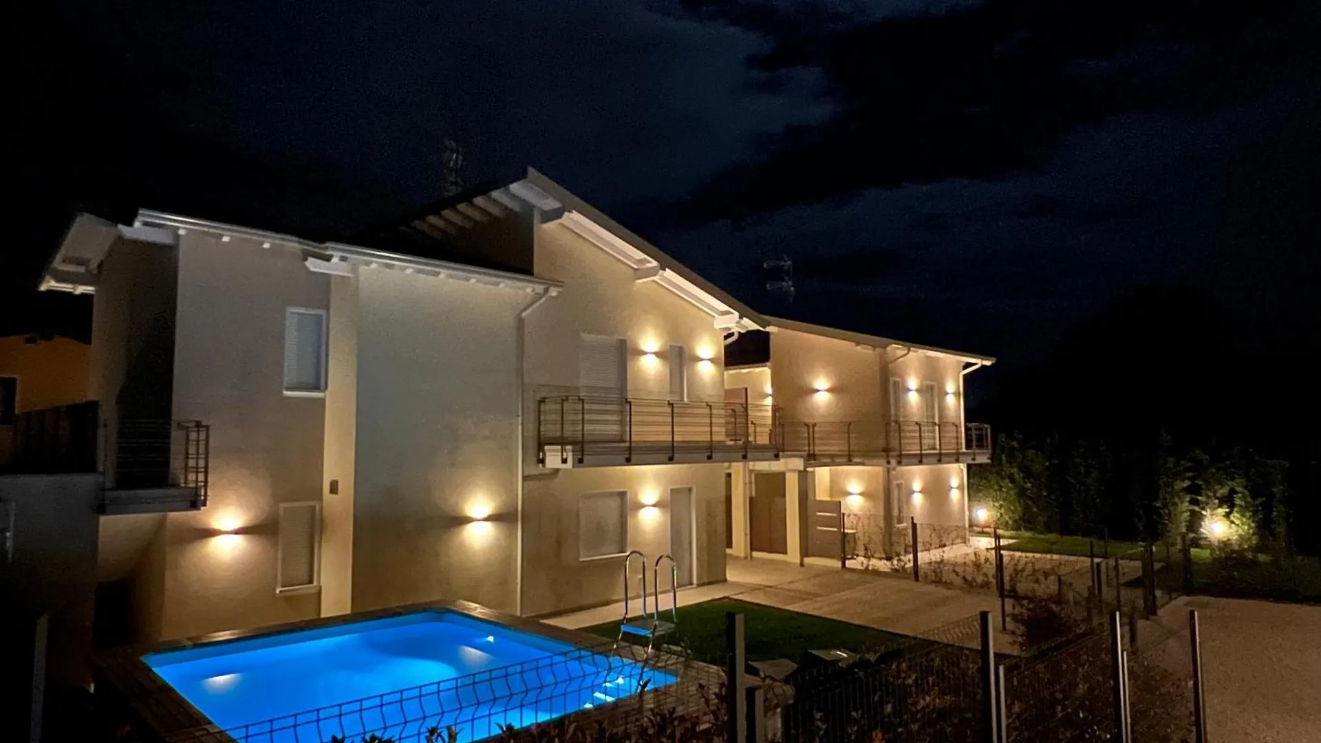 Luxury Villas Gardenia With Private Pool Padenghe sul Garda